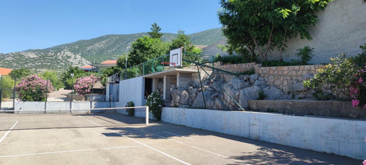 Resort Haus Toma Cesarica Exterior photo